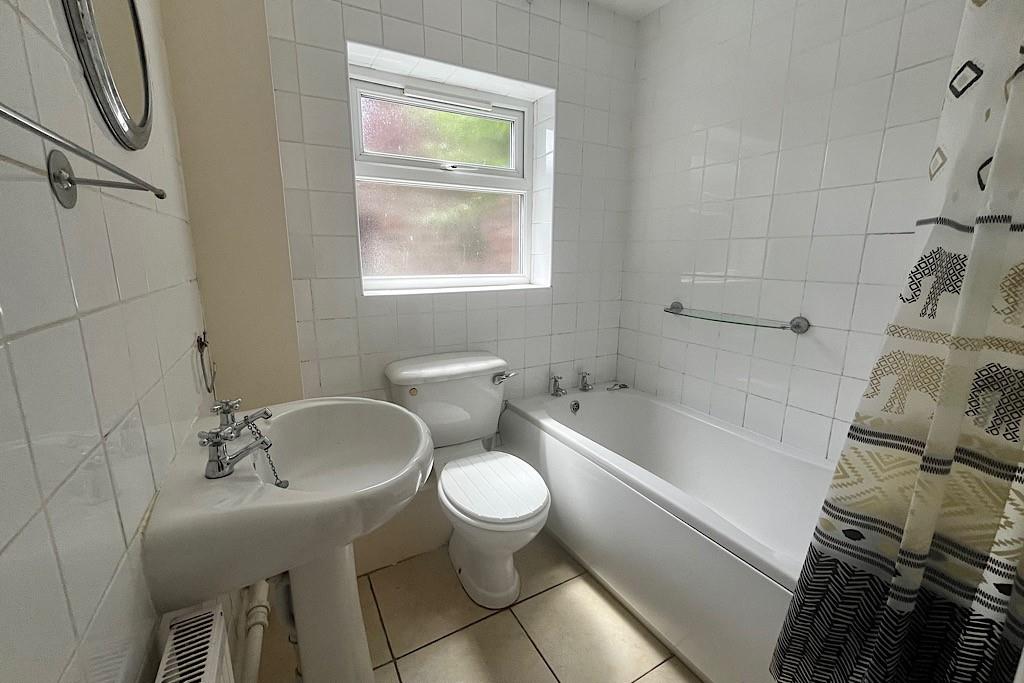 2 Upper Lord Street, Oswestry, SY11 1LT To Let